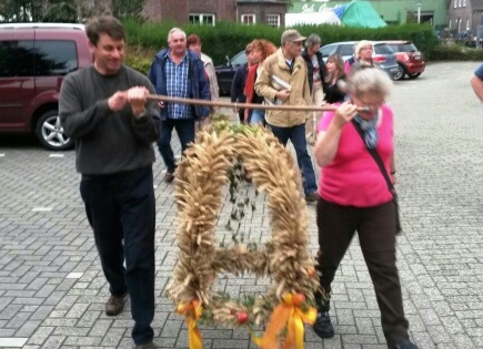 Erntekrone im Rathaus