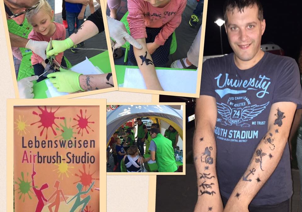 Tattoo-Station auf dem Schortenser Oktoberfest